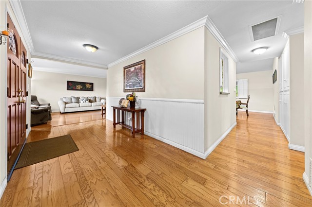 Detail Gallery Image 3 of 64 For 2070 Whitebluff Dr, San Dimas,  CA 91773 - 3 Beds | 2 Baths