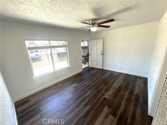 1702 W 60th Street, Los Angeles CA: https://media.crmls.org/medias/03613187-ec23-4cb5-9c2a-70515611cb8d.jpg