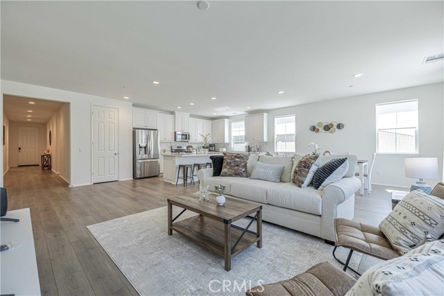 Detail Gallery Image 1 of 28 For 6127 W Avenue J9, Lancaster,  CA 93536 - 4 Beds | 3 Baths
