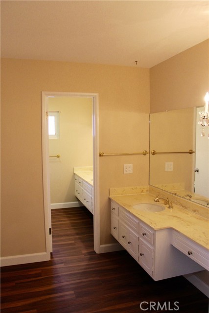 Detail Gallery Image 15 of 33 For 1556 23rd St, Manhattan Beach,  CA 90266 - 3 Beds | 2 Baths