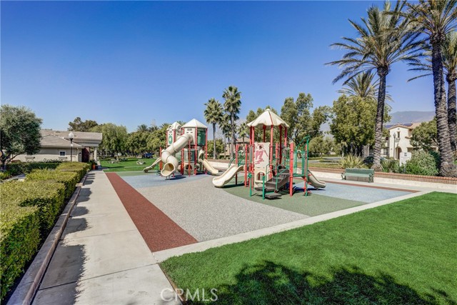 Detail Gallery Image 15 of 18 For 5369 Parkside Way, Fontana,  CA 92336 - 4 Beds | 3 Baths