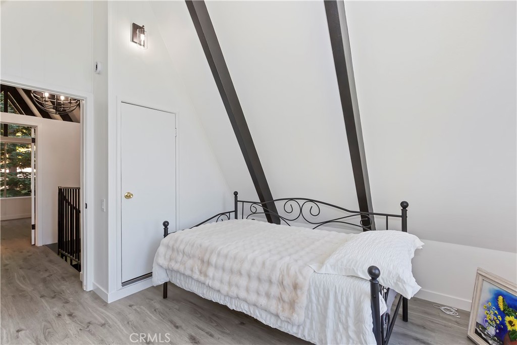 https://media.crmls.org/medias/0361fdfc-b7f9-426a-84d7-4a2416fa22c3.jpg?preset=X-Large