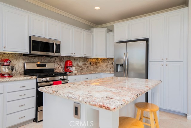 Detail Gallery Image 14 of 45 For 33353 Wallace Way, Yucaipa,  CA 92399 - 3 Beds | 2/1 Baths