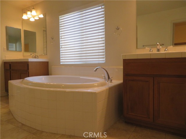 14336 Saline Drive, Eastvale CA: https://media.crmls.org/medias/0362a721-56fa-4378-a1ee-07475b164687.jpg