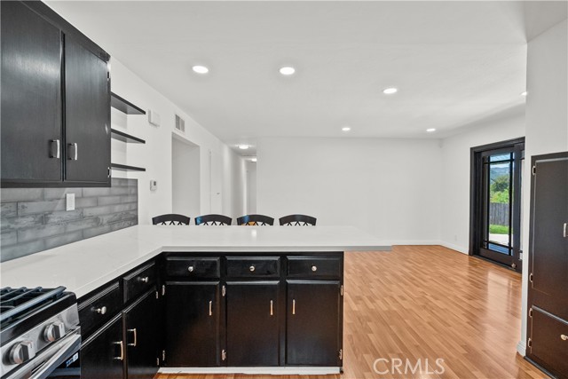 Detail Gallery Image 15 of 72 For 6172 Dalecrest Ave, Woodland Hills,  CA 91367 - 3 Beds | 2 Baths