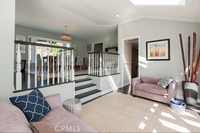 Detail Gallery Image 8 of 27 For 7120 Pacific View Dr, Los Angeles,  CA 90068 - 5 Beds | 4 Baths
