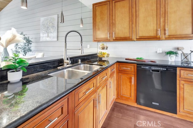 Detail Gallery Image 8 of 27 For 8317 Marina Pacifica, Long Beach,  CA 90803 - 2 Beds | 3 Baths