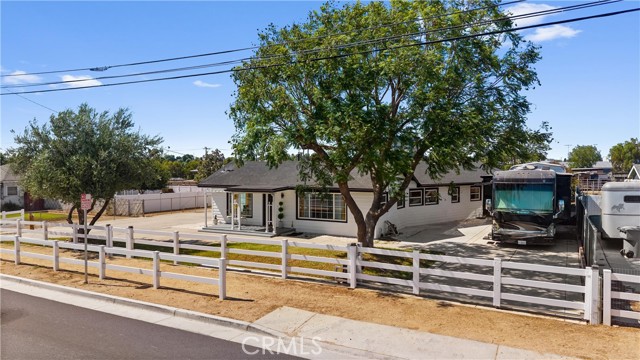 1049 2nd Street, Norco CA: https://media.crmls.org/medias/036582b0-b26d-4c71-81a9-6accc5573849.jpg