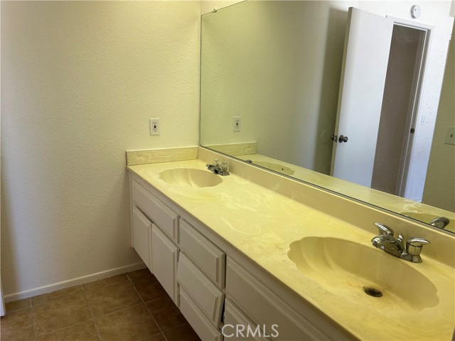Detail Gallery Image 10 of 11 For 37729 Medea Ct, Palmdale,  CA 93550 - 4 Beds | 2 Baths