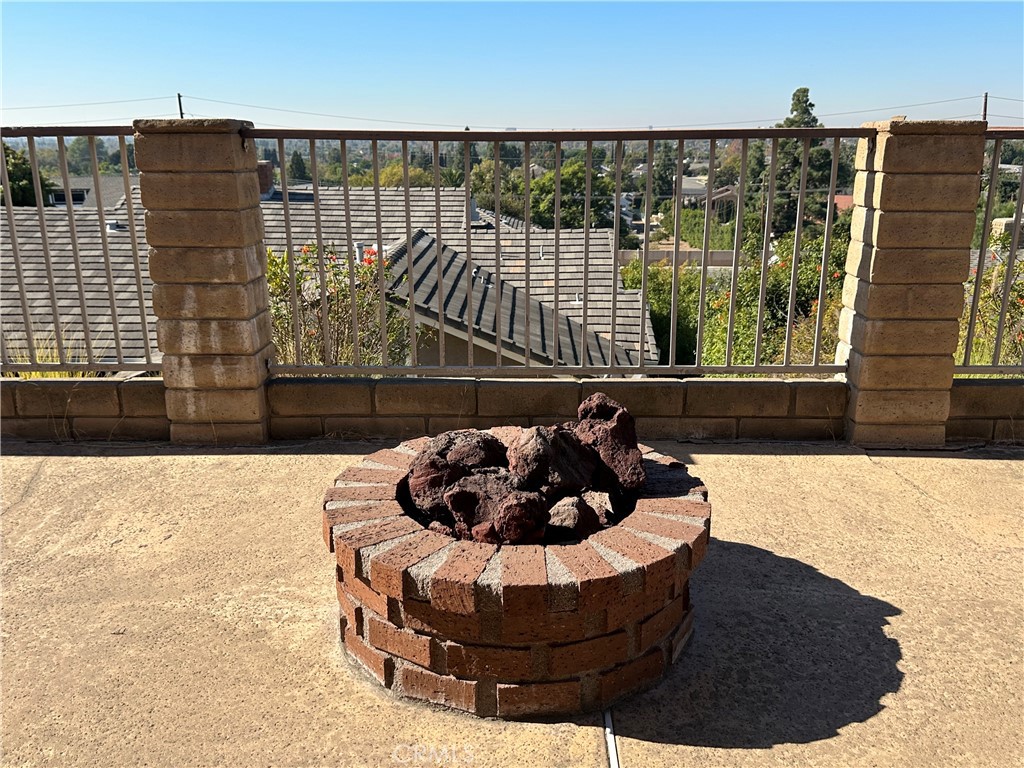 https://media.crmls.org/medias/0365b3e7-2e04-424a-bc3f-3d3f5d66ebb8.jpg?preset=X-Large