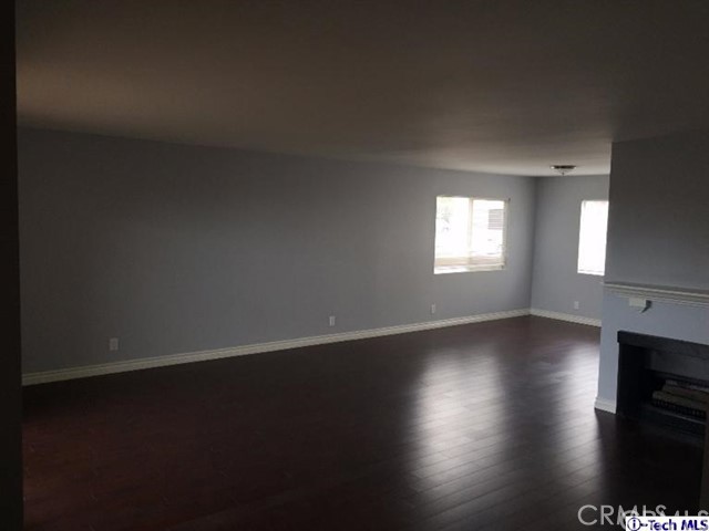 7771 Via Capri, Burbank CA: https://media.crmls.org/medias/0365bc46-1f4c-4533-bda1-c3b07f500350.jpg