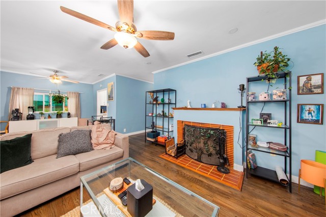 6755 Lindley Avenue photo 4