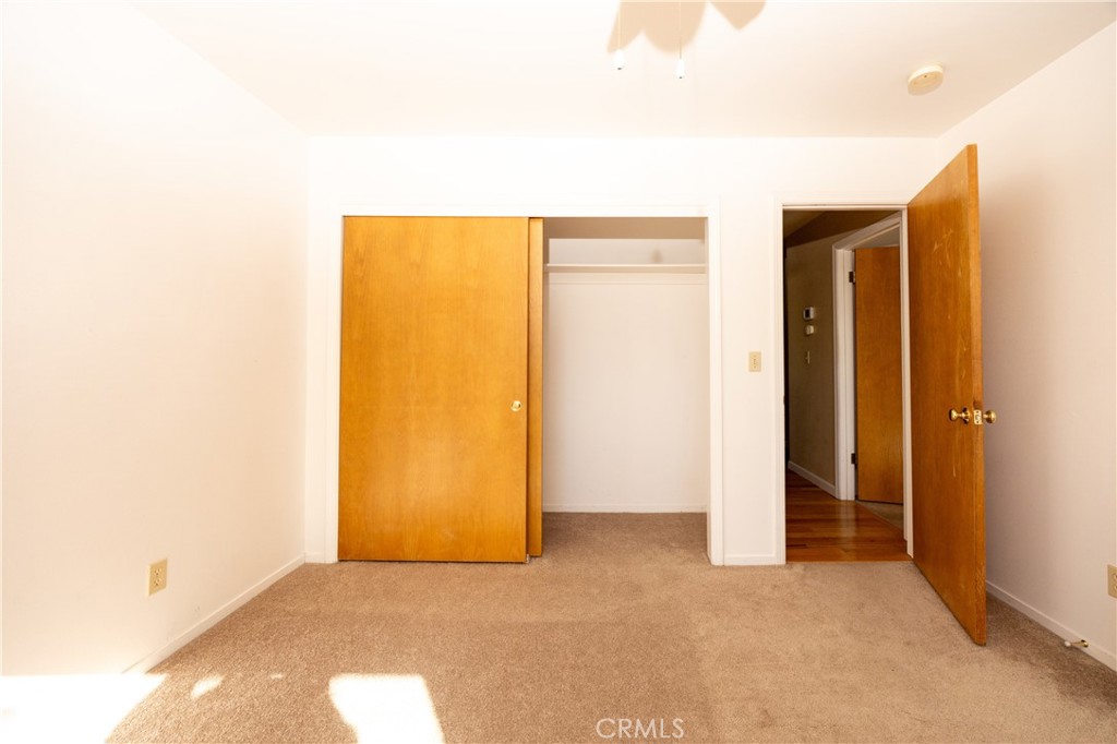 https://media.crmls.org/medias/03669f61-0da9-4a58-a658-85b9d58914e8.jpg?preset=X-Large