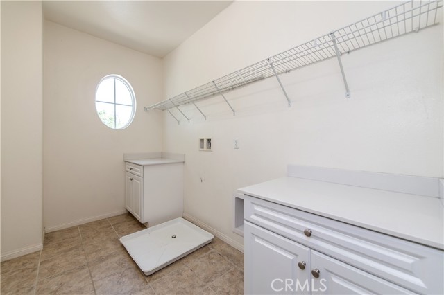 Detail Gallery Image 13 of 17 For 2850 E via Terrano, Ontario,  CA 91764 - 4 Beds | 2/1 Baths