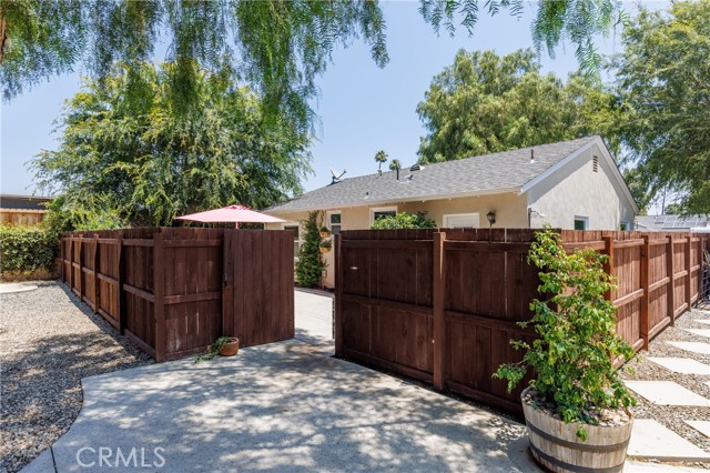 7441 Sylvia Avenue, Reseda CA: https://media.crmls.org/medias/036807b0-cdf0-44a2-b0fd-966cb9021b7a.jpg