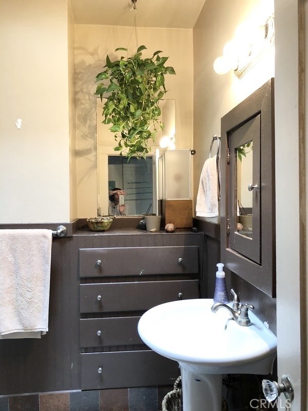 1116 E Appleton Street, Long Beach CA: https://media.crmls.org/medias/03683491-c6b0-4e2d-acdd-41ddf3b5b811.jpg