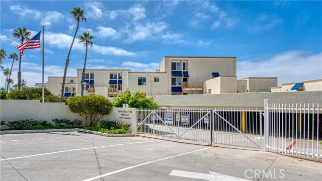 Detail Gallery Image 33 of 35 For 711 Pacific Coast Hwy #421,  Huntington Beach,  CA 92648 - 2 Beds | 1/1 Baths