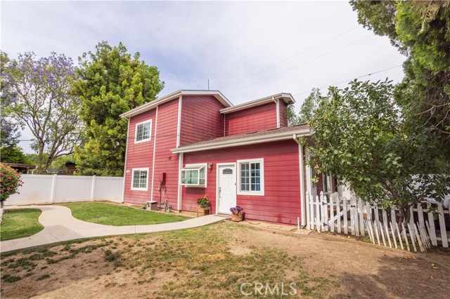 7744 Rhea Avenue, Reseda CA: https://media.crmls.org/medias/03698bf1-c984-4ebd-bf48-85d85fc23e4a.jpg
