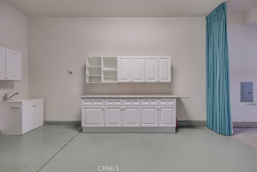 https://media.crmls.org/medias/0369c627-9774-44d7-869f-71dbd43aac11.jpg?preset=X-Large