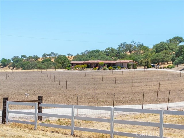 5085 Martingale Circle, San Miguel CA: https://media.crmls.org/medias/0369e65e-941f-4bee-acc7-04c317247256.jpg
