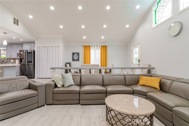 Detail Gallery Image 5 of 45 For 17242 Horace St, Granada Hills,  CA 91344 - 4 Beds | 4 Baths