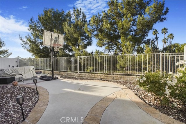 18612 Hilton Court, Canyon Country CA: https://media.crmls.org/medias/036a8be3-cc4e-4c20-bd58-d62463c50a7e.jpg