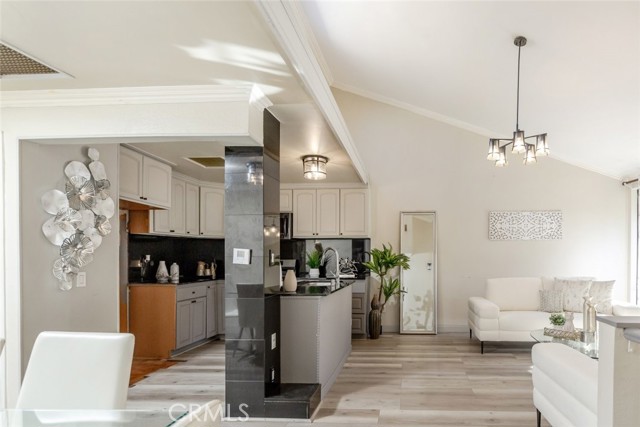 Detail Gallery Image 11 of 34 For 11107 Arminta St #2,  Sun Valley,  CA 91352 - 2 Beds | 2 Baths