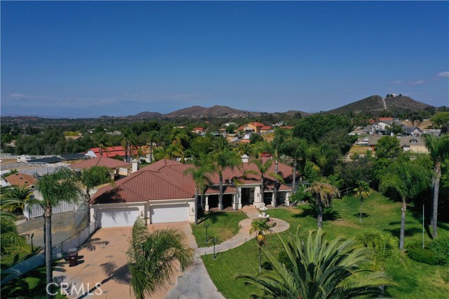 17470 Vanderhill Circle, Perris CA: https://media.crmls.org/medias/036a9807-8d94-482e-8531-2cdb6427bd0a.jpg