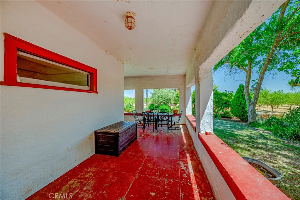 https://media.crmls.org/medias/036adbf6-4df8-423b-9333-fed63e652aec.jpg?preset=X-Large