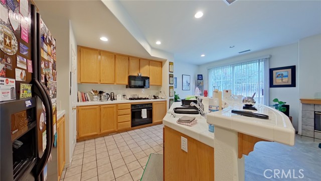 Detail Gallery Image 10 of 46 For 27903 Baneberry #10,  Valencia,  CA 91354 - 3 Beds | 3 Baths