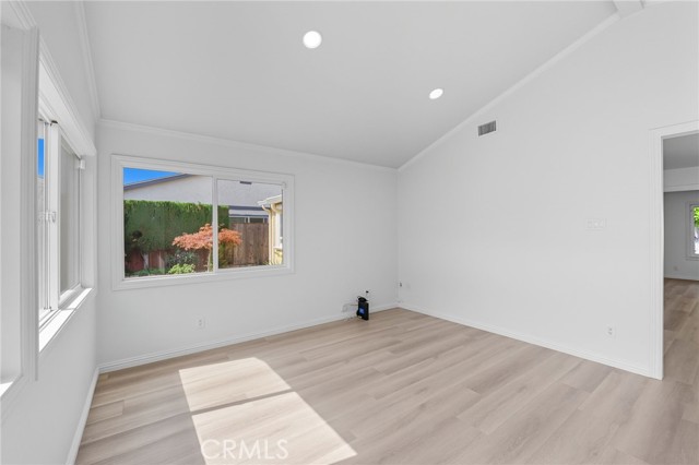 4263 Queen Anne Drive, Union City CA: https://media.crmls.org/medias/036b5aea-286c-462c-8196-6a849a8b1920.jpg