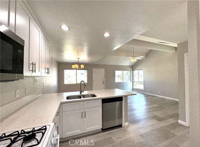 700 W Walnut Avenue, Orange CA: https://media.crmls.org/medias/036bfc5e-a9d2-4482-b53c-e6d57b9df30d.jpg