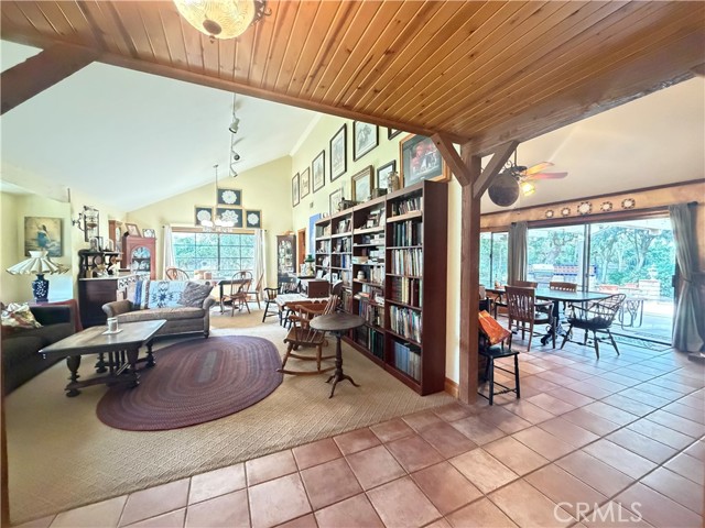 Detail Gallery Image 8 of 44 For 377 Oldstone Ct, Simi Valley,  CA 93065 - 4 Beds | 2 Baths