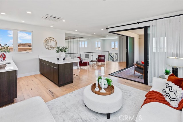 61 Hartman, Irvine CA: https://media.crmls.org/medias/036cb5ca-81d1-41fb-9f6a-51d29ce0f5bc.jpg