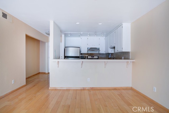 Detail Gallery Image 9 of 32 For 1940 N Highland Ave #10,  Los Angeles,  CA 90068 - 2 Beds | 2 Baths