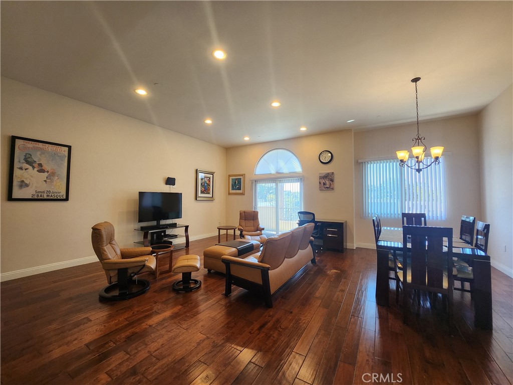 1835 S Barrington Avenue #2