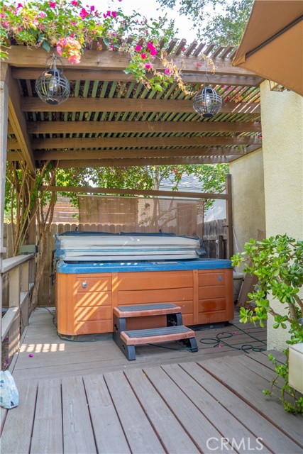 7319 Owensmouth Avenue, Canoga Park CA: https://media.crmls.org/medias/036e81f1-0c76-41be-afcf-5ed5de8dd772.jpg