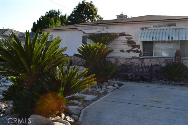 2121 N Pass Avenue, Burbank CA: https://media.crmls.org/medias/036f91f8-bd12-4191-8cdd-63326f5e01d5.jpg