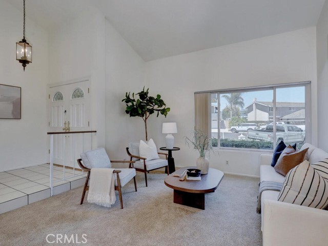 Detail Gallery Image 10 of 54 For 18022 Dellglen Cir, Huntington Beach,  CA 92647 - 4 Beds | 3 Baths