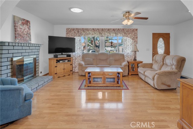 9945 Date Street, Fontana CA: https://media.crmls.org/medias/036f9faf-bdea-4b11-8dae-80955ccd9441.jpg