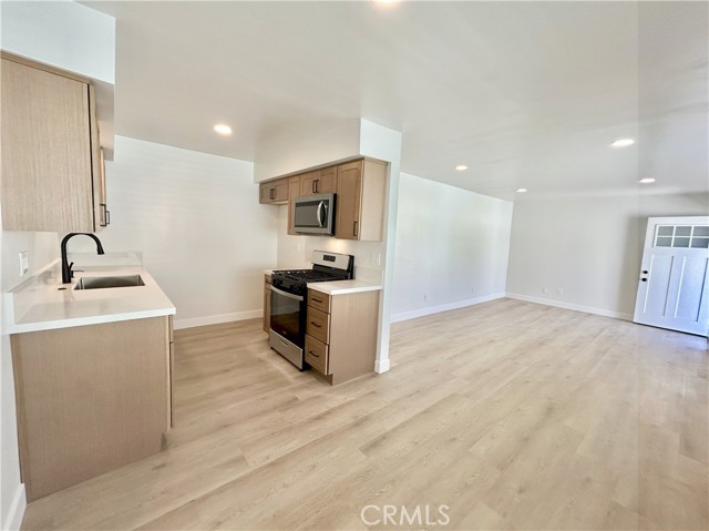 895 N Euclid Avenue, Pasadena CA: https://media.crmls.org/medias/036fbcfc-3446-42bd-acdf-67774367ebf0.jpg