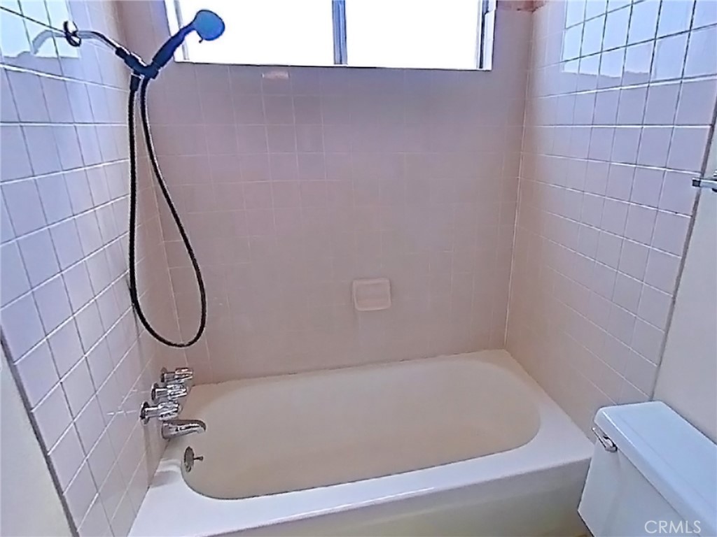 https://media.crmls.org/medias/03704953-d494-42fd-b36d-697e8ab2000d.jpg?preset=X-Large