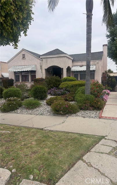 8758 S Hobart Boulevard, Los Angeles CA: https://media.crmls.org/medias/0370521d-537c-4510-964e-e67f56f447ef.jpg