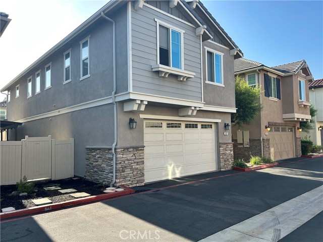 Detail Gallery Image 2 of 23 For 687 S Clementine Ln, Rialto,  CA 92376 - 4 Beds | 2/1 Baths
