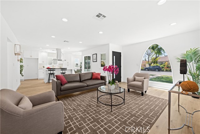 Detail Gallery Image 18 of 59 For 8906 S Harvard Bld, Los Angeles,  CA 90047 - 4 Beds | 4 Baths