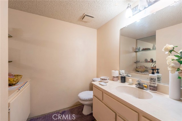 Detail Gallery Image 14 of 33 For 5950 E Imperial Hwy #55,  South Gate,  CA 90280 - 2 Beds | 2/1 Baths