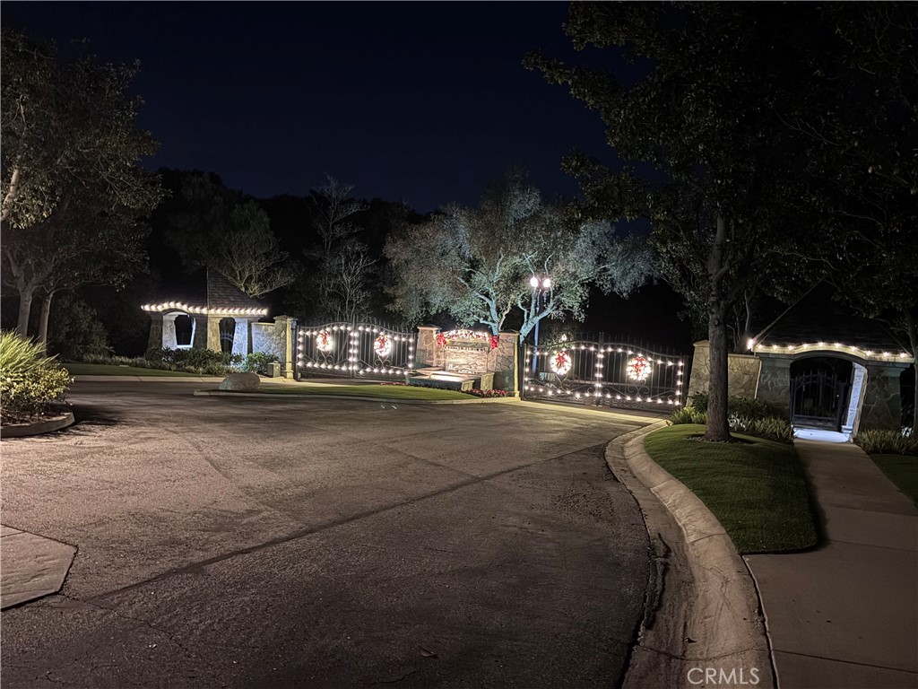 https://media.crmls.org/medias/0371d227-d27e-4f92-9019-08c85c315a0c.jpg?preset=X-Large