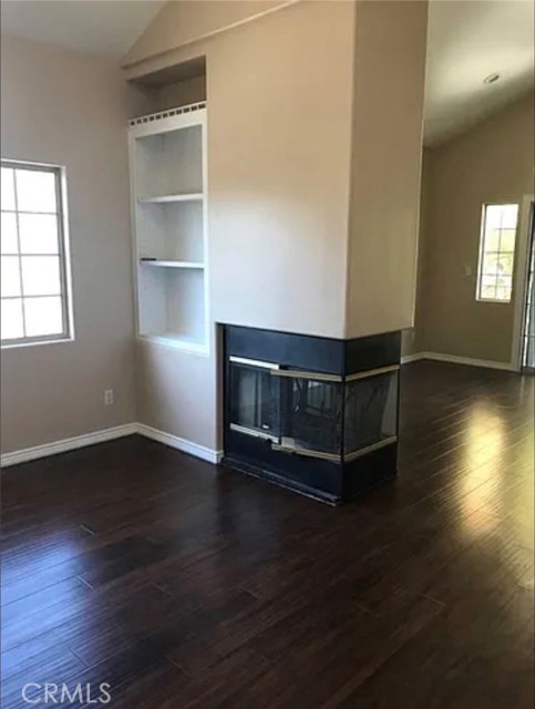 Detail Gallery Image 11 of 60 For 5224 Woodlake, Woodland Hills,  CA 91367 - 4 Beds | 3/1 Baths