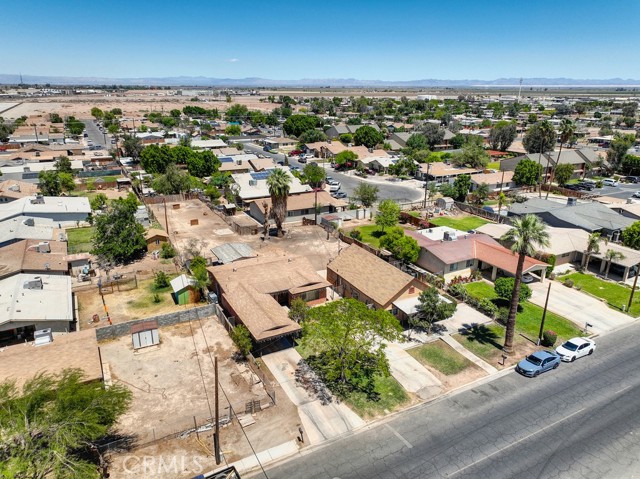 1107 B Street, Brawley CA: https://media.crmls.org/medias/037386ca-b07f-40ec-aa58-92ac8eb11fcb.jpg