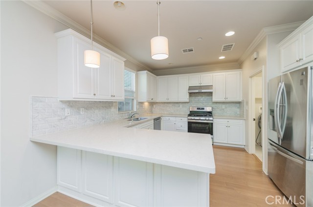 Detail Gallery Image 8 of 29 For 183 Bright Poppy, Irvine,  CA 92618 - 4 Beds | 3 Baths